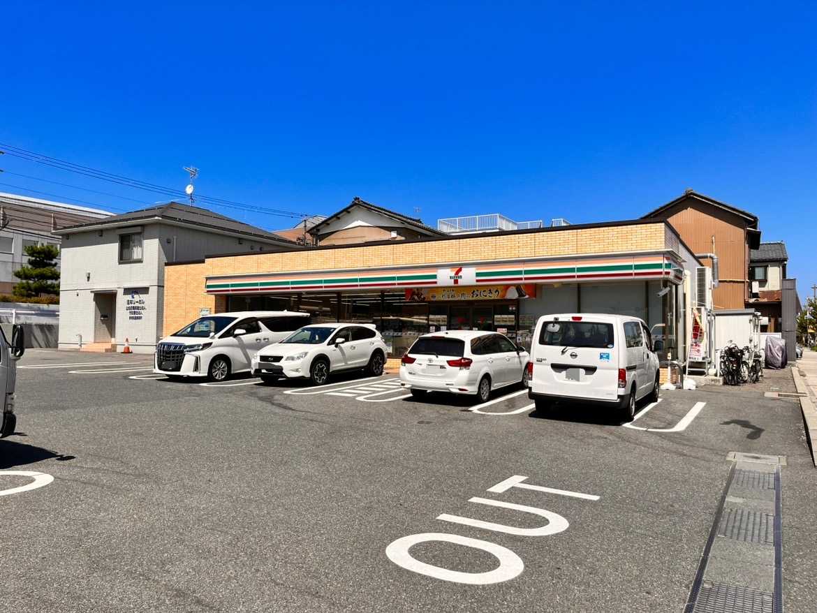 セブンイレブン新潟高校前店:徒歩約4分 250m セブンイレブン新潟高校前店:徒歩約4分 250m