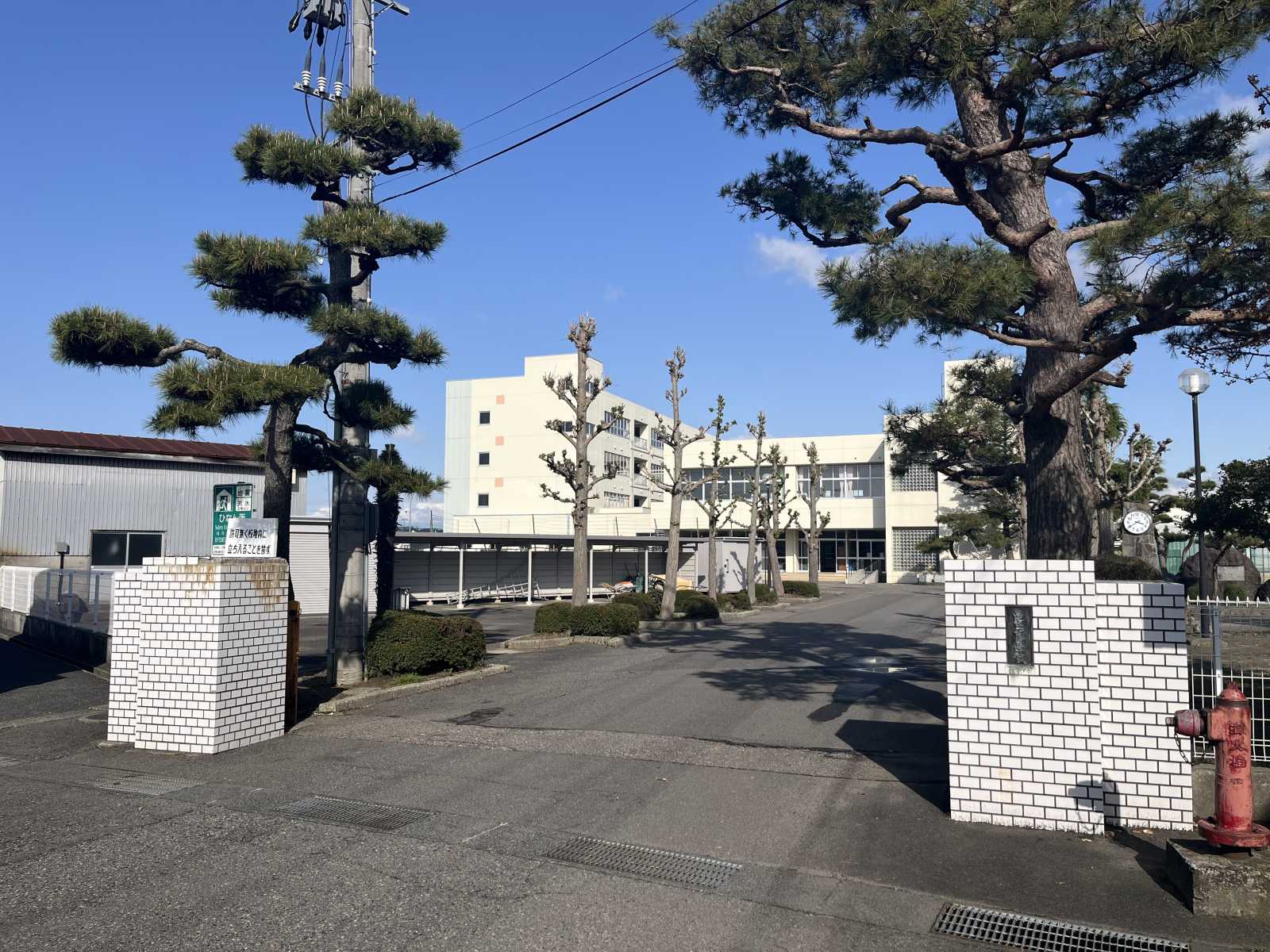 新潟市立亀田中学校:徒歩約26分 2,042m 新潟市立亀田中学校:徒歩約26分 2,042m