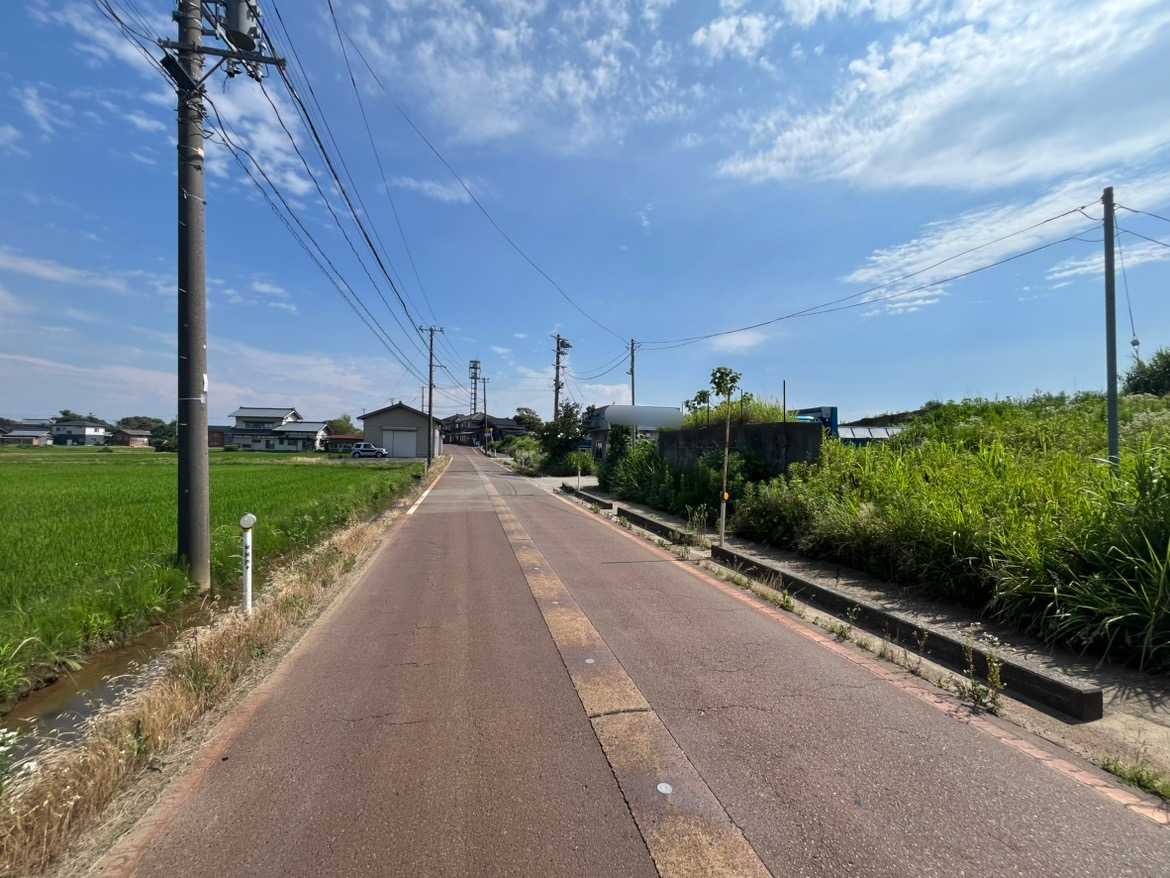 前面道路(新潟県道 7.9m) 前面道路(新潟県道 7.9m)